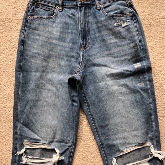 American Eagle AE Mom Jean Cool Classic Blue Size 10 Long Knee Rips Straight - Picture 7 of 15
